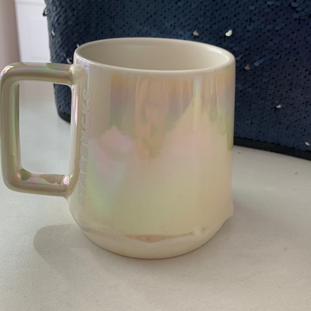 LIMITED Edition Starbucks Holidays White Drip Mug 12 oz